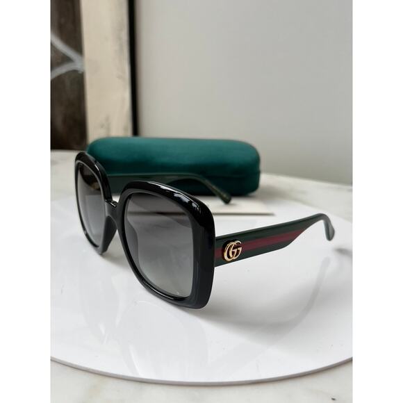 NEW GUCCI GG0713S Black Striped Arm Sunglasses $435 - Picture 5 of 10